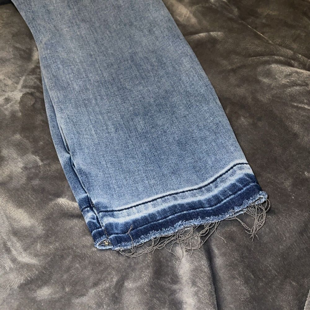 Judy Blue Women's 7/28 Distressed Stretch Boyfriend Fit Medium Wash Jeans - Picture 8 of 8